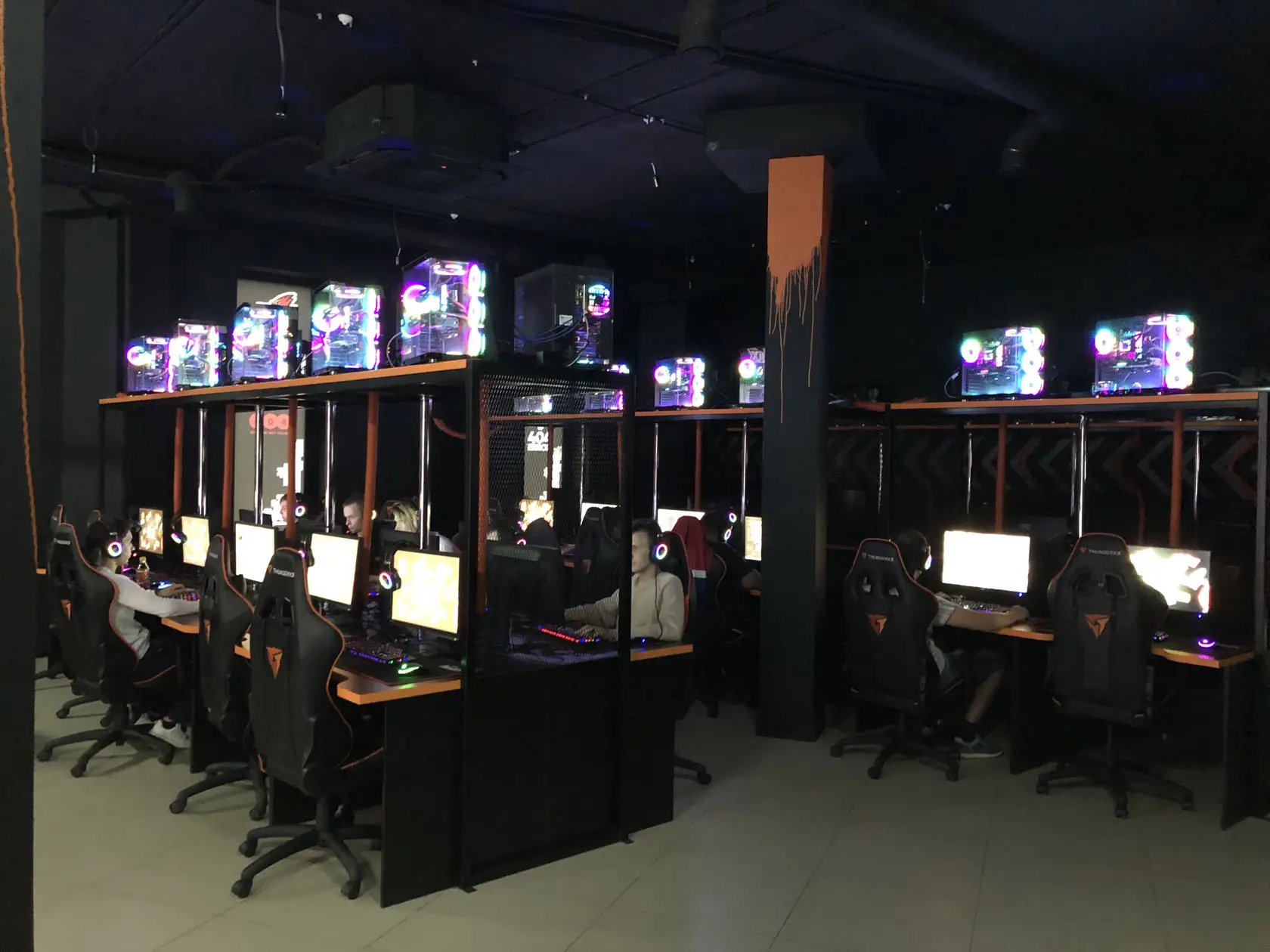 Изображение клуба FeniiiX.GG на Суздальском проспекте № 2