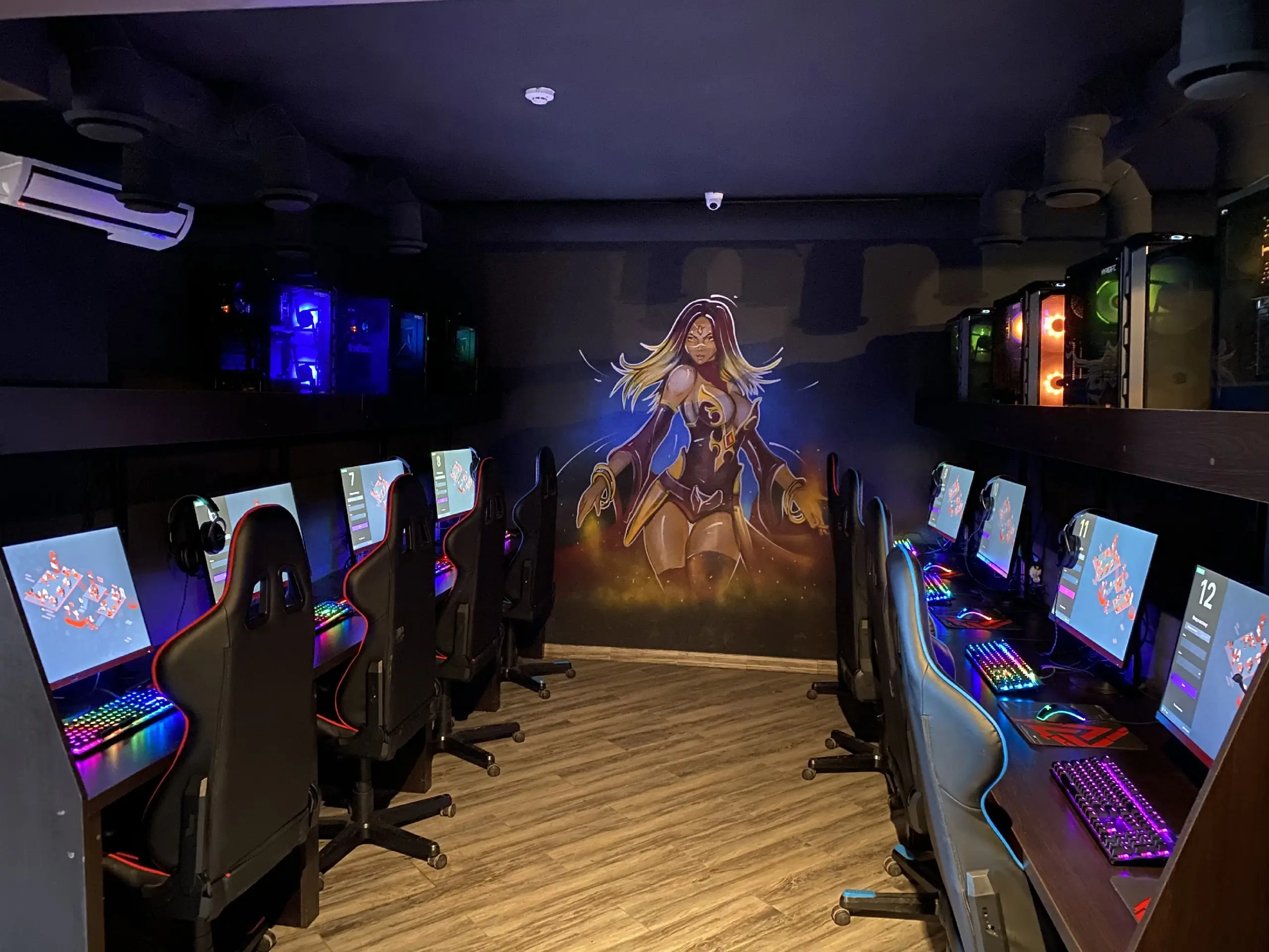 Изображение клуба Black Hornets Lounge № 7