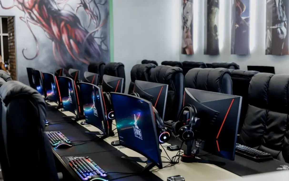 Изображение клуба STATUS № 6