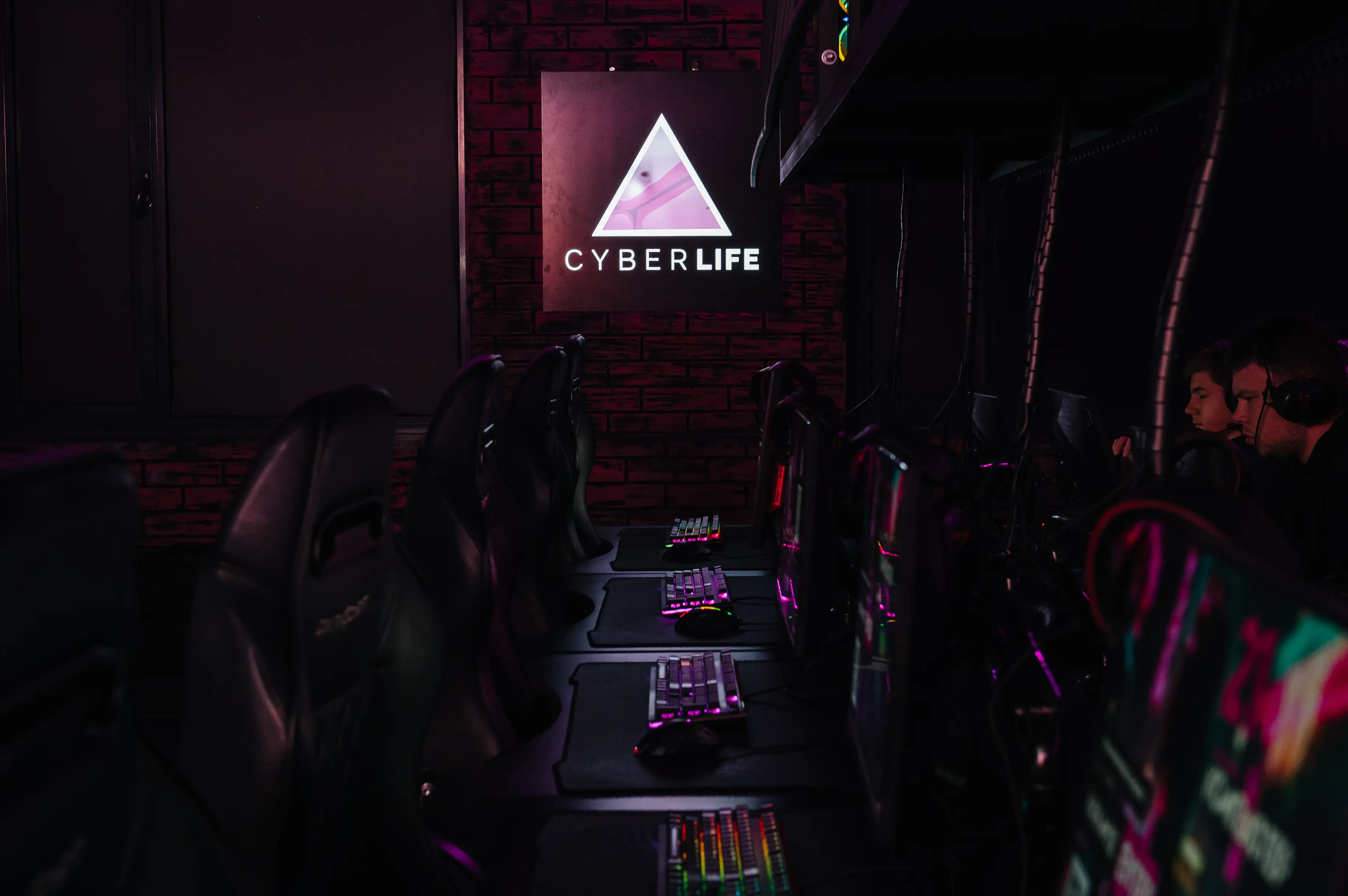 Изображение клуба CyberLife на Гончарова № 3