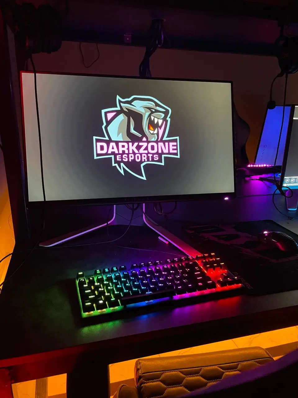 Изображение клуба Dark Zone № 8