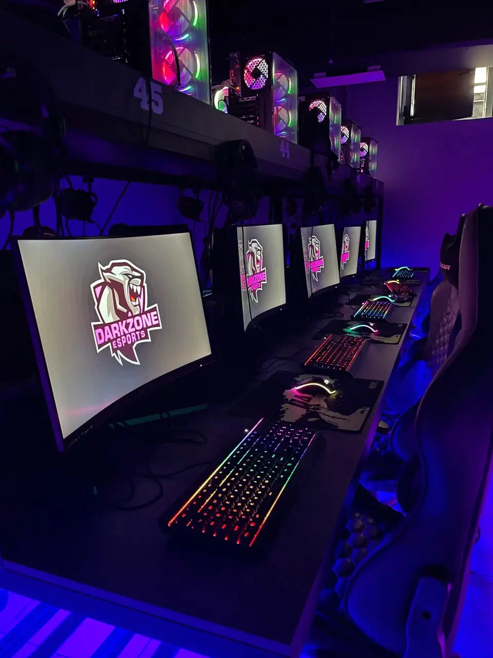 Изображение клуба Dark Zone № 10