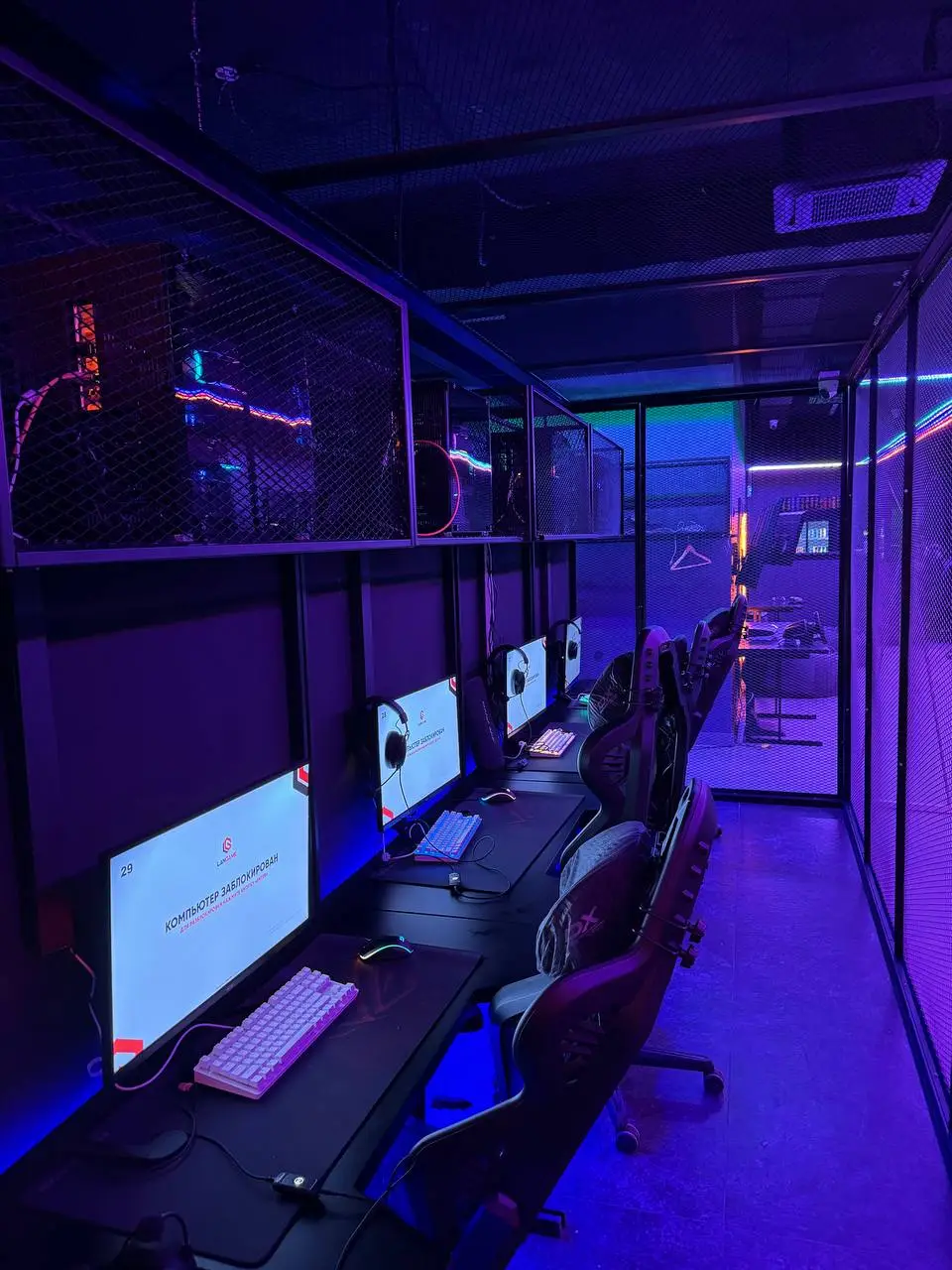 Изображение клуба HOLL CYBER LOUNGE № 5