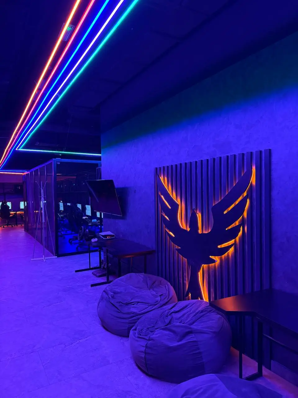 Изображение клуба HOLL CYBER LOUNGE № 8