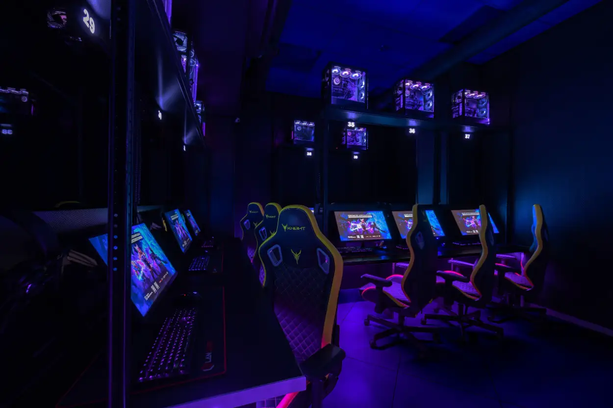 Изображение клуба F5 Центр киберспорта Семеновская № 7