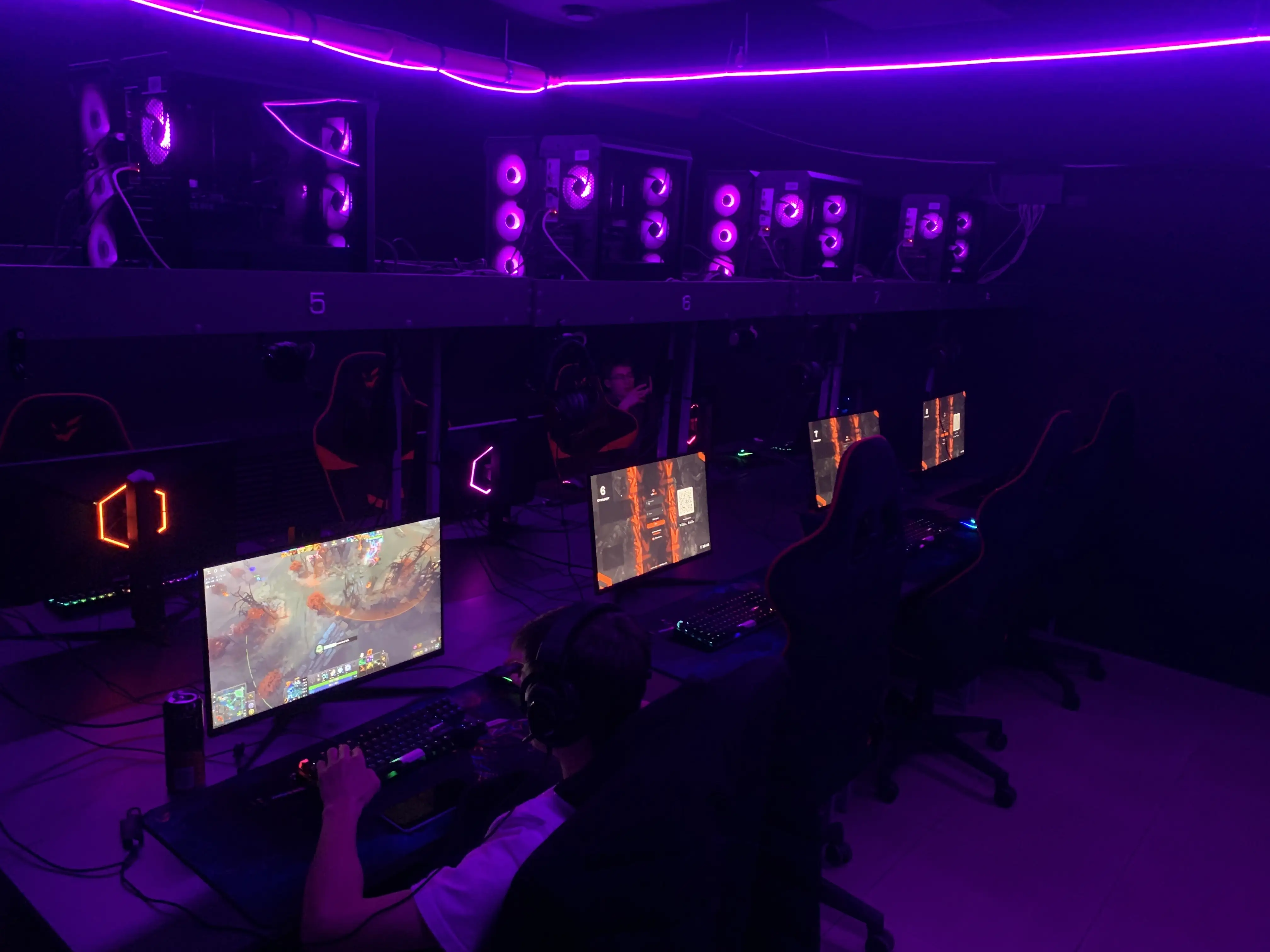 Изображение клуба Cyber Vega № 6