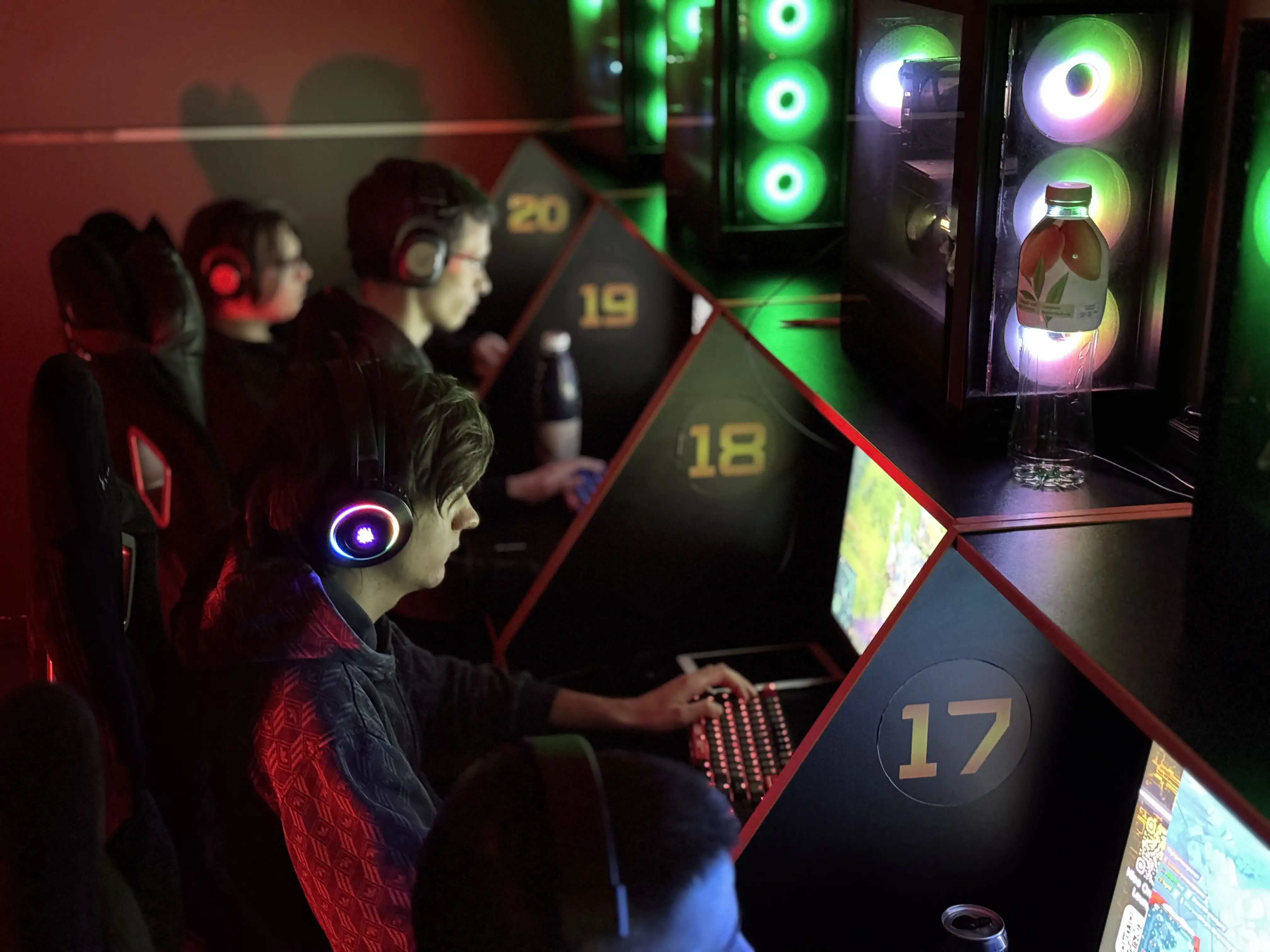 Изображение клуба Nice One Aero Cyber Lounge № 4