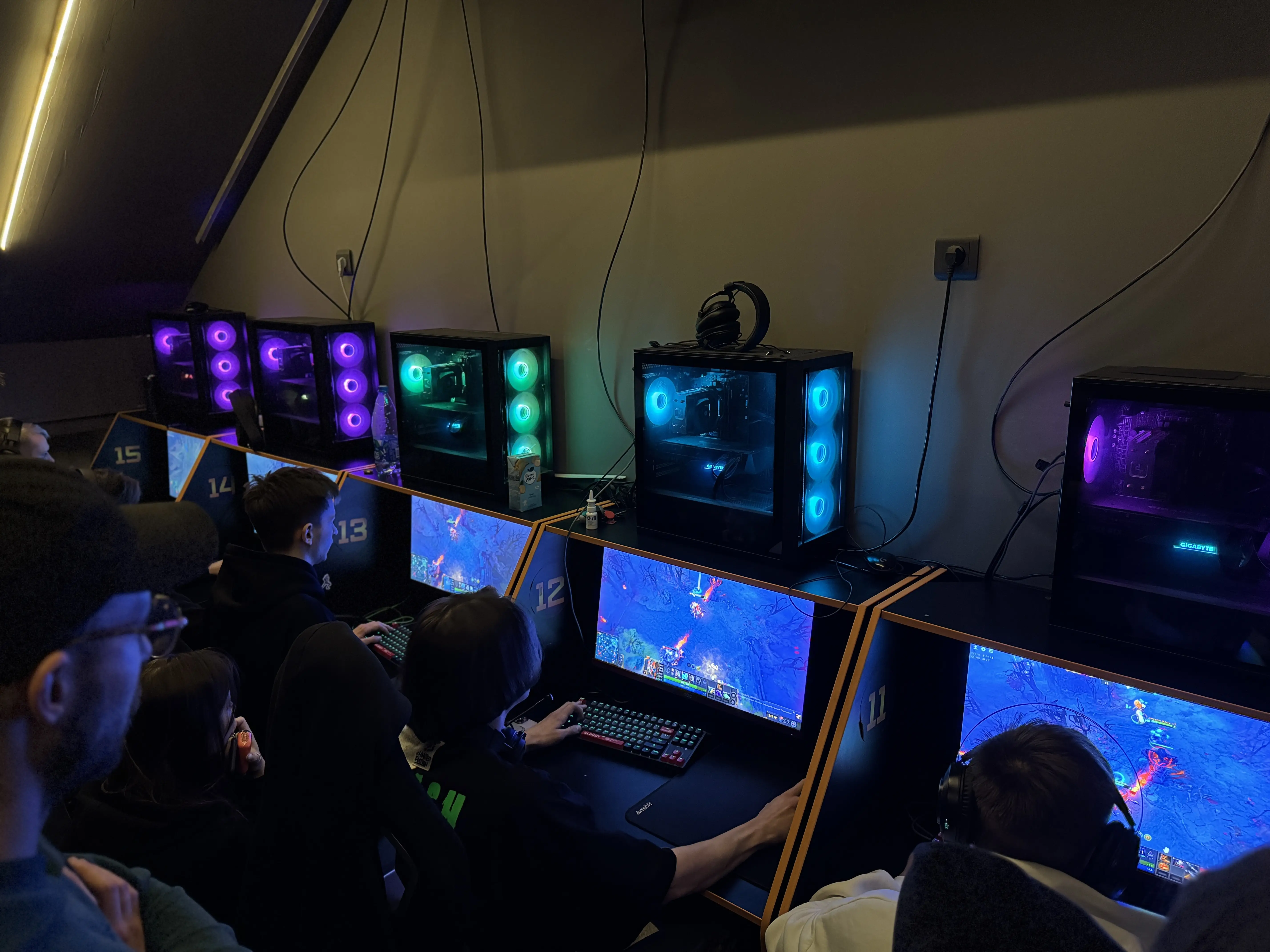 Изображение клуба Nice One Aero Cyber Lounge № 10