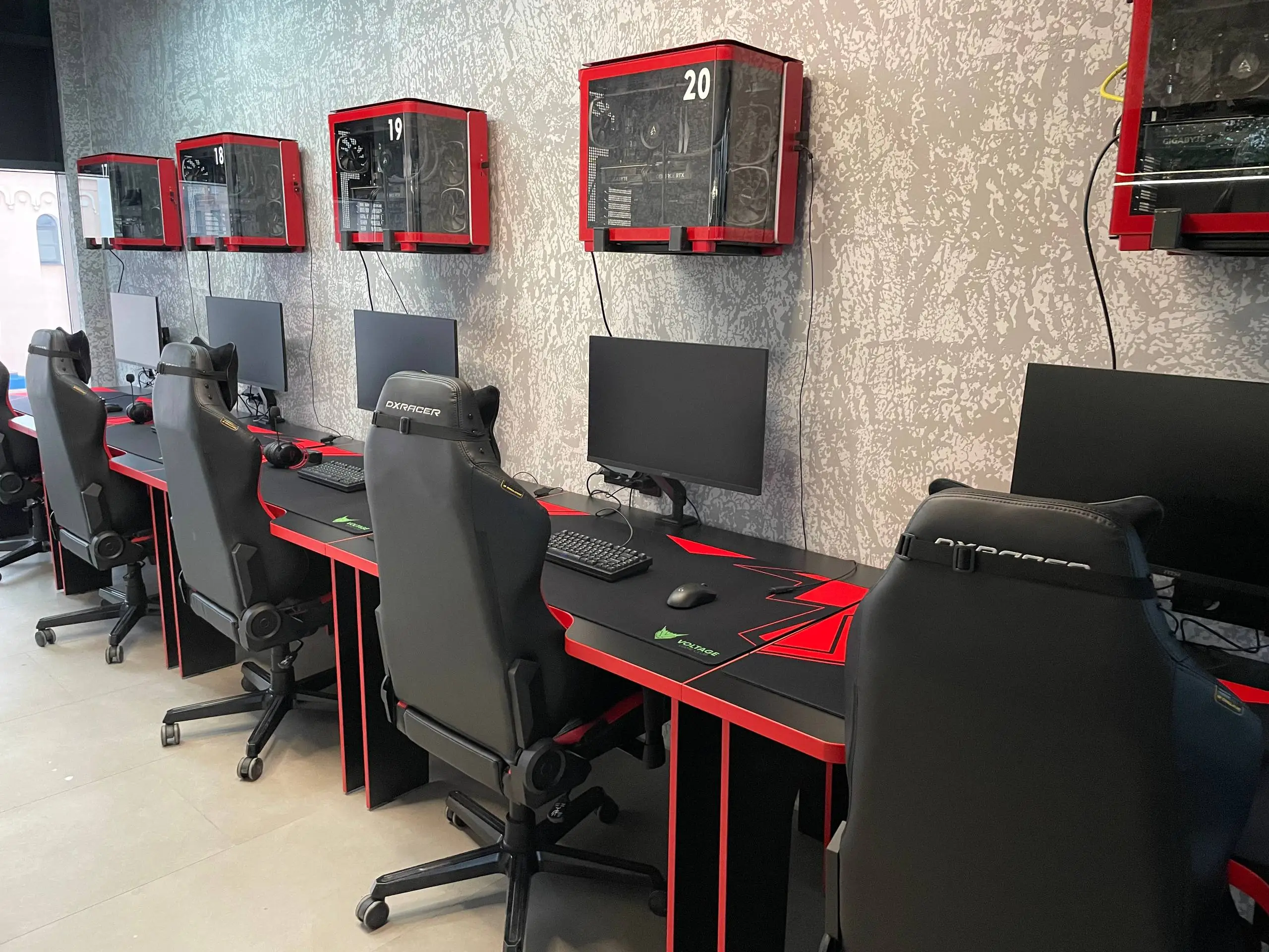 Изображение клуба VOLTAGE № 1