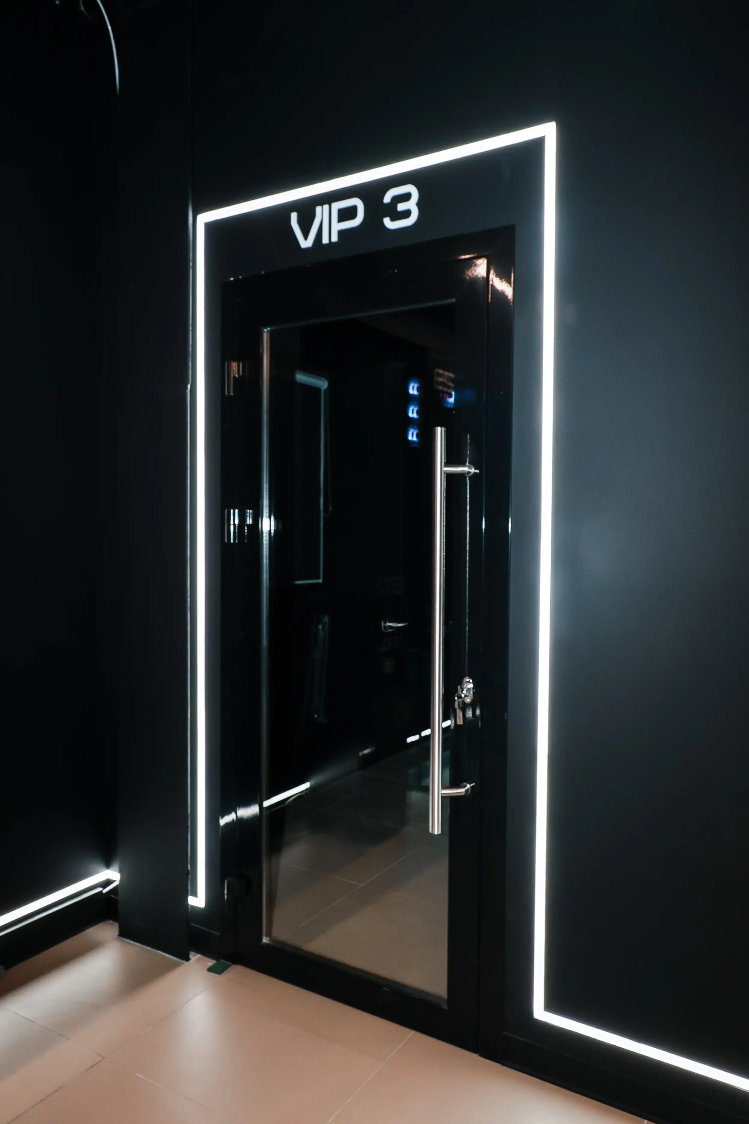 Изображение клуба Минус Ван № 8