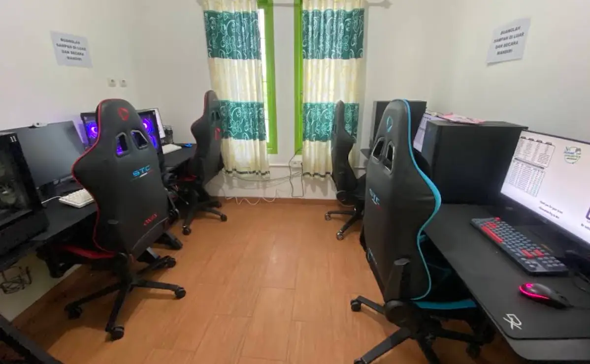 Изображение клуба Warnet 24 Jam Home Of Gamers Manunggal 2 № 1