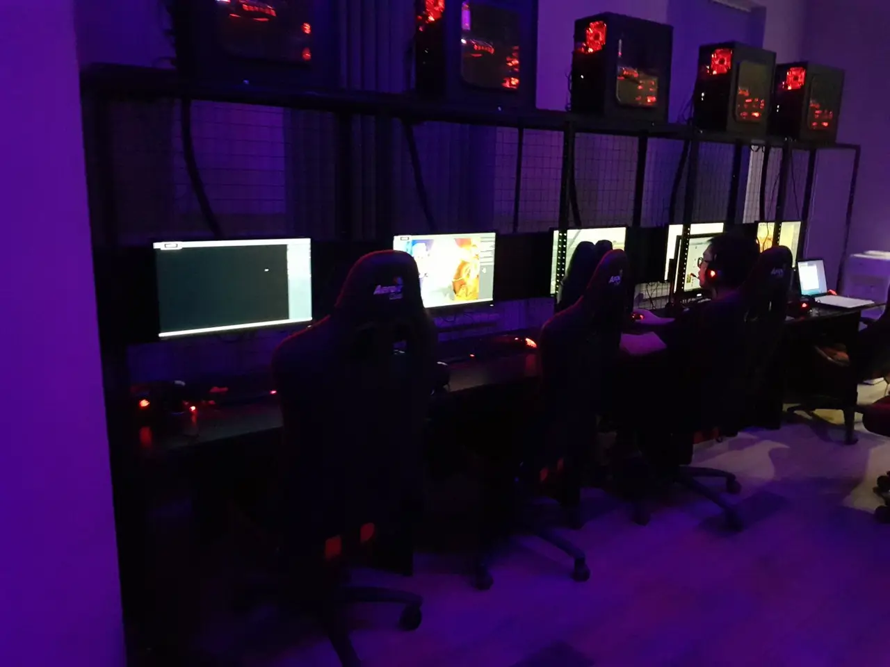 Изображение клуба Black Hole на улице Роз № 6