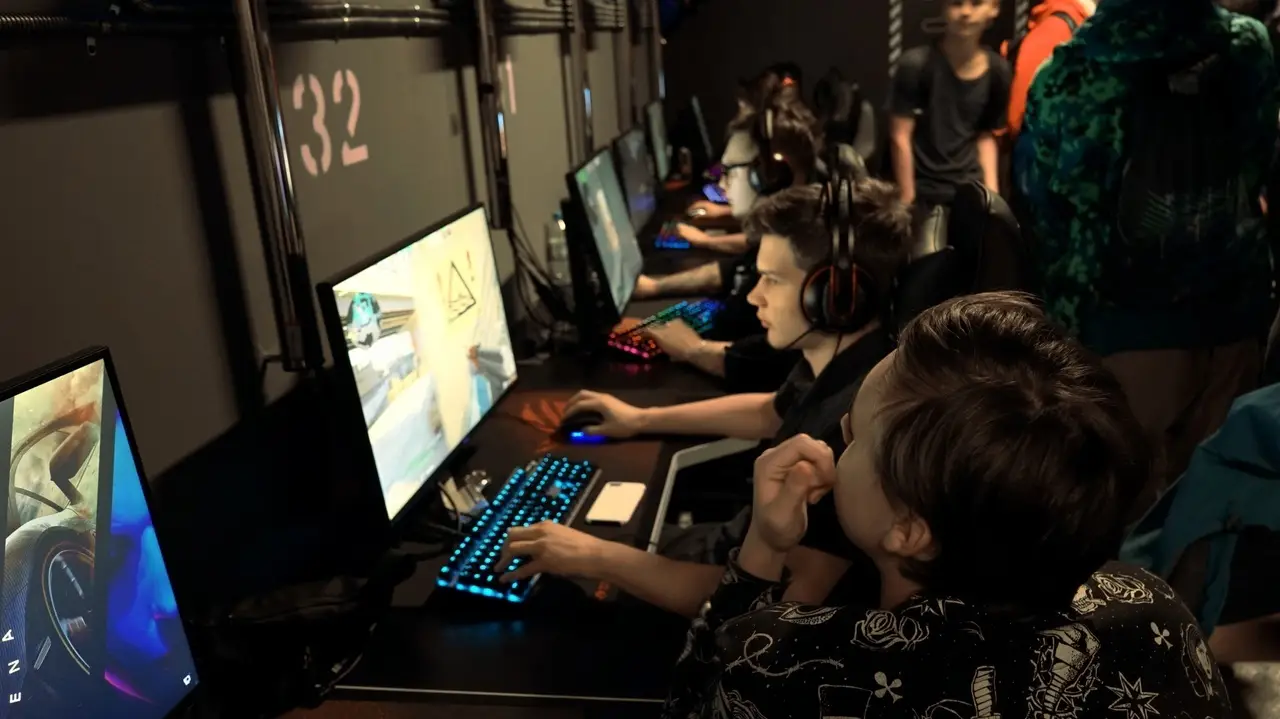 Изображение клуба COLIZEUM Нижний Новгород Ванеева № 2