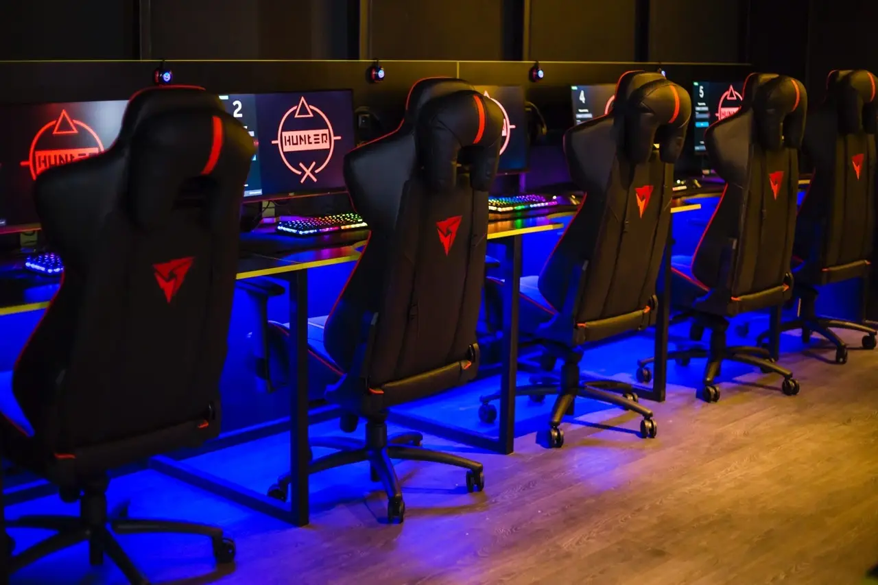 Изображение клуба Hunter на Ларина № 1