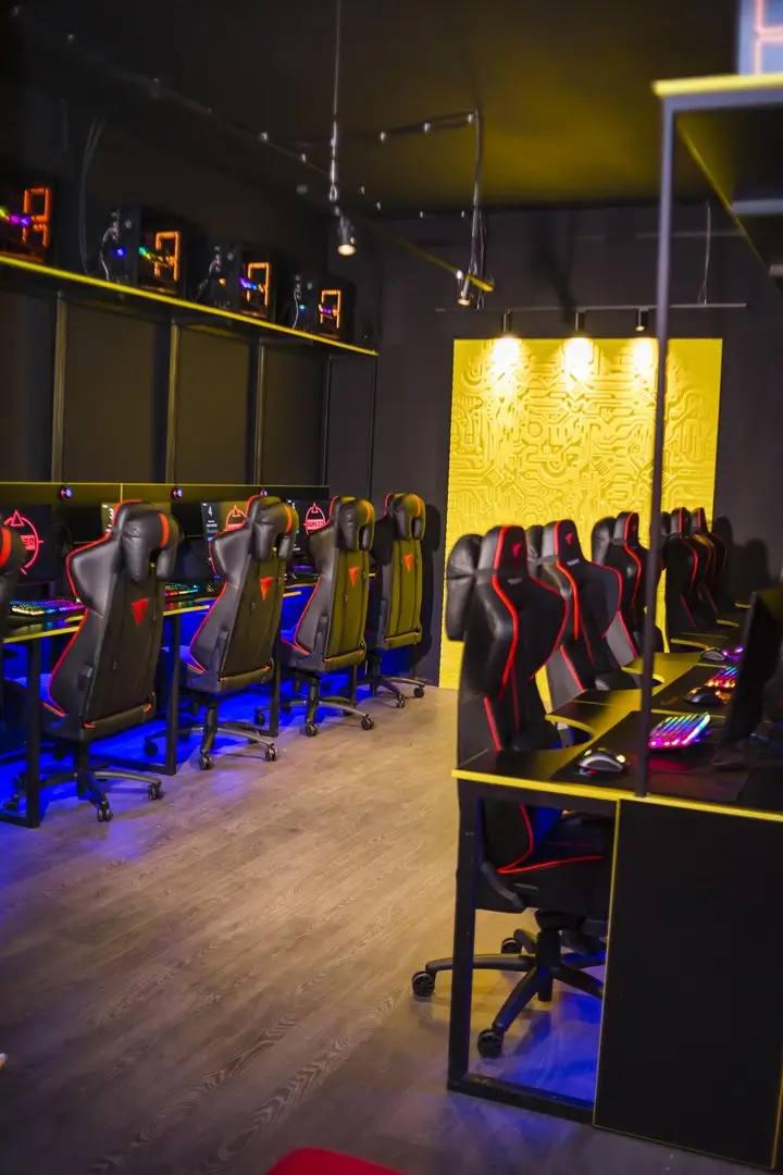 Изображение клуба Hunter на Ларина № 3