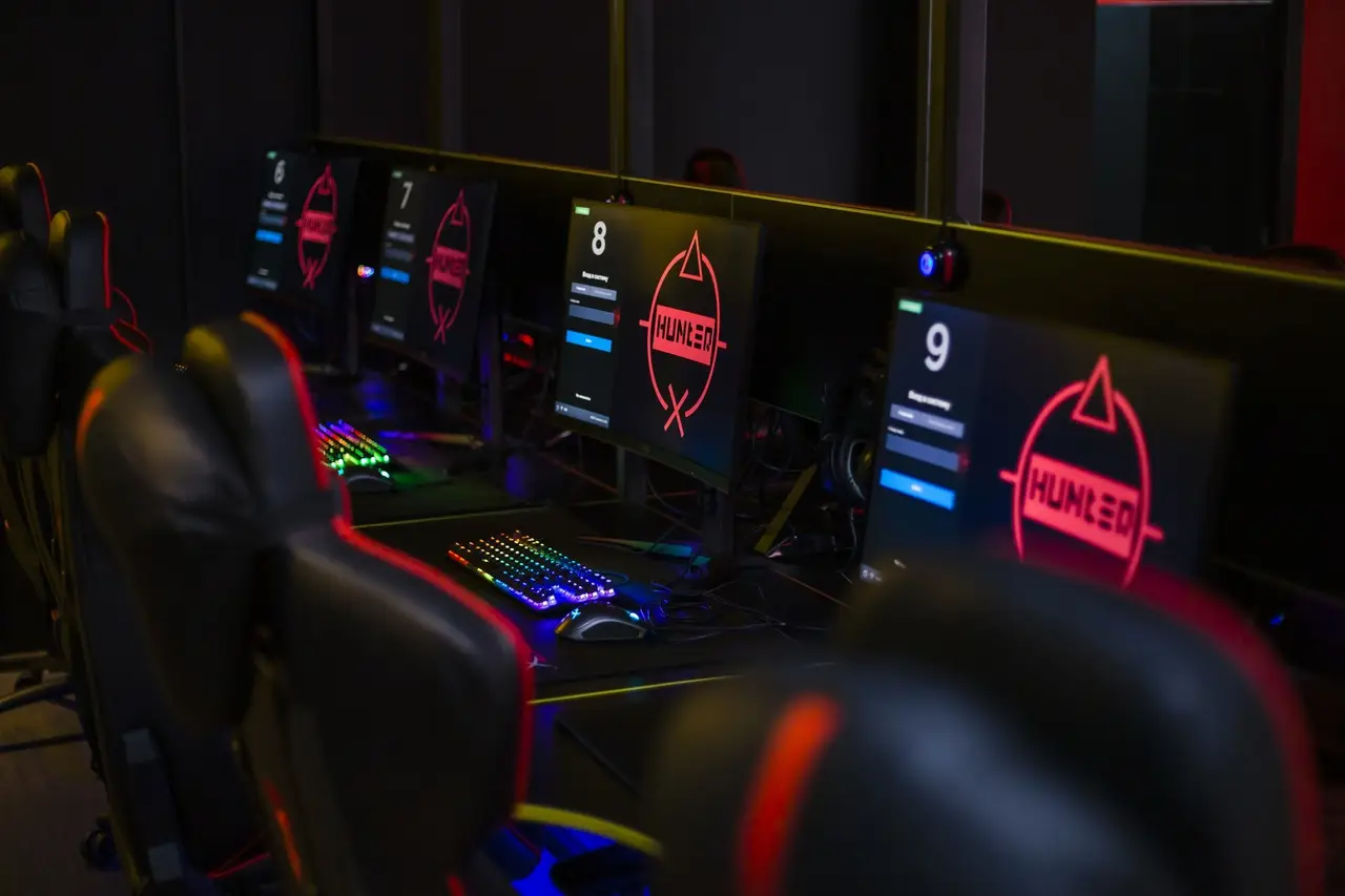 1 (0579). Cubeline логотип. значок hh. хет хантер ростов. хет хантер ростов.