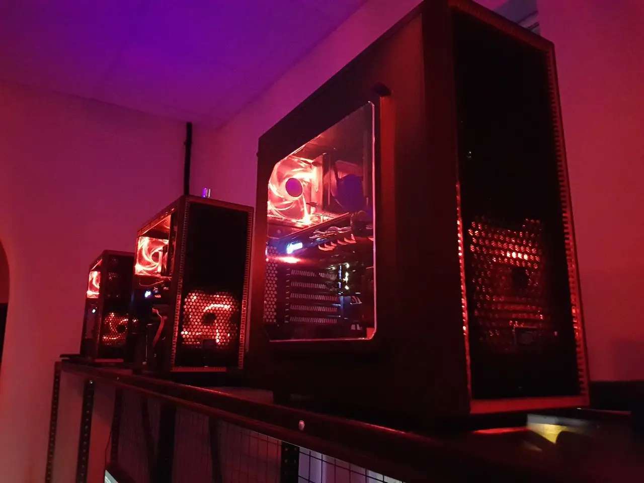 Изображение клуба Black Hole на улице Роз № 2