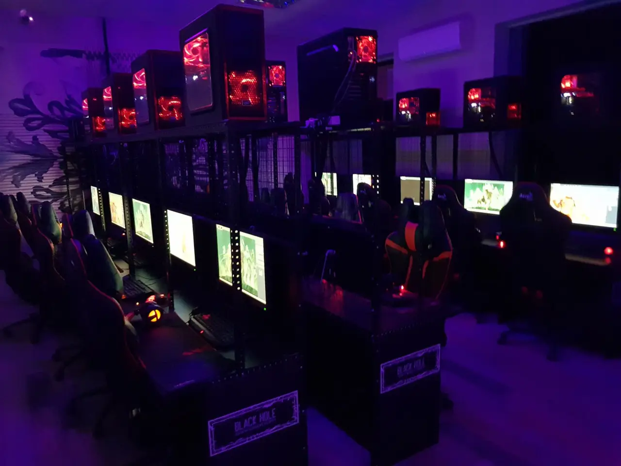 Изображение клуба Black Hole на улице Роз № 5