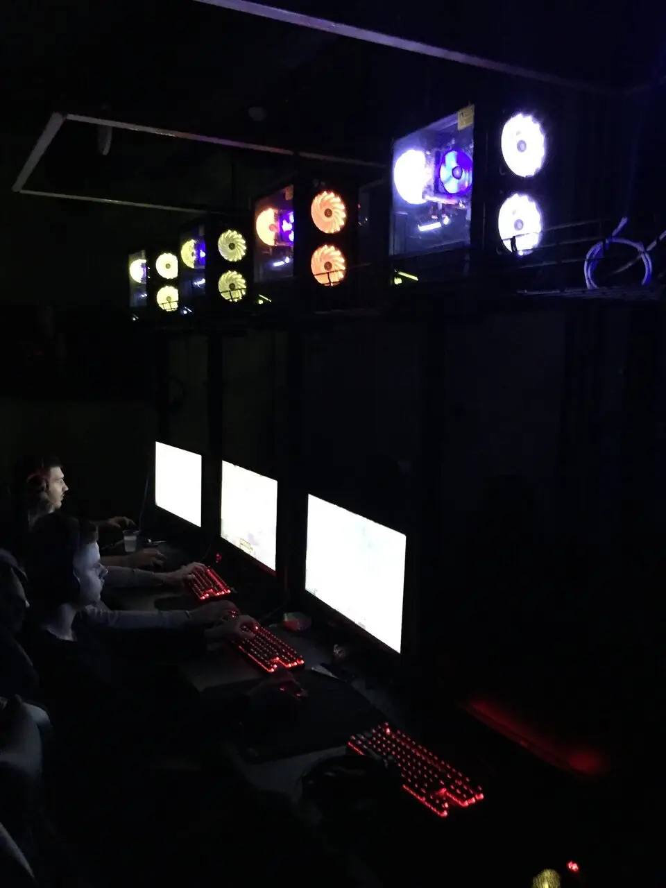 Изображение клуба CyberLife на Бехтеева № 3